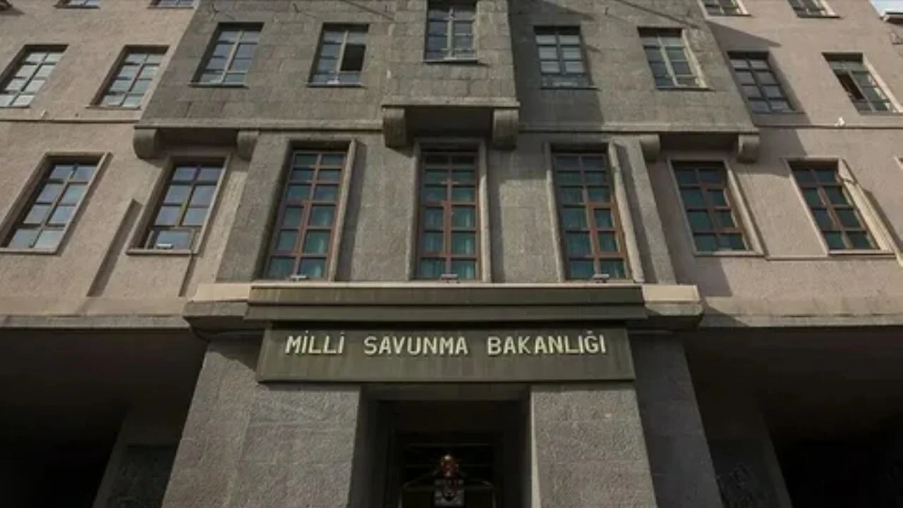 Yunan askerlerinin Türkiye'ye yönelik skandal sloganlarına MSB'den sert yanıt!