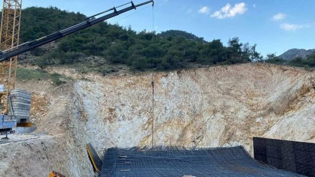Alaşehir'de hızlı tren inşaatında felakete neden olan demir çökmesi