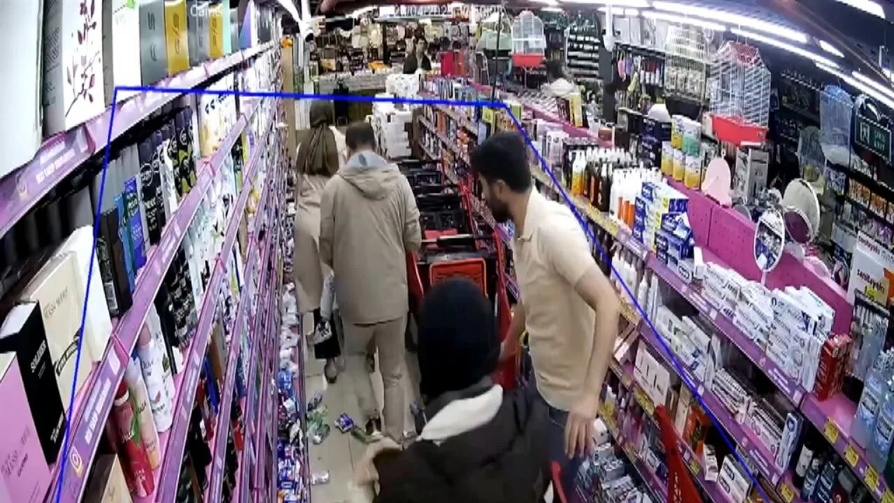 AVM'de deprem anı: 'Abla sakin, bina sağlam...'
