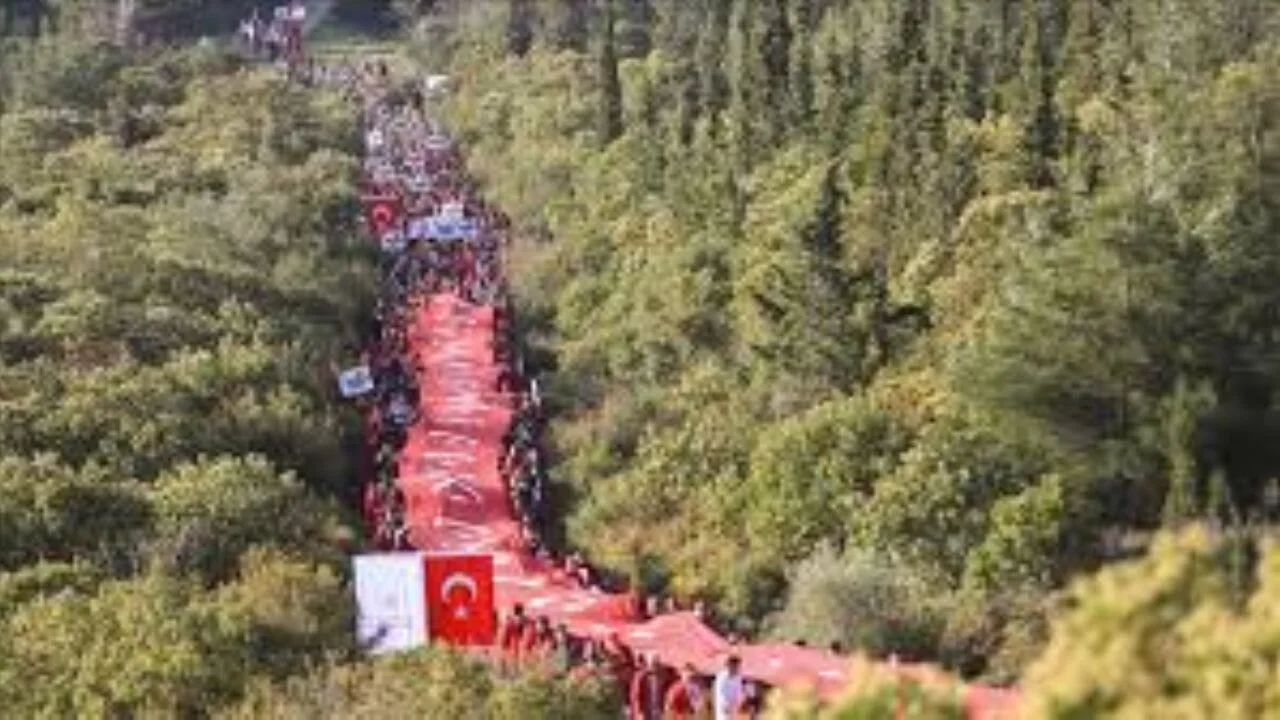 Çanakkale'nin kahramanlarına saygı: 57. Alay vefa yürüyüşü gerçekleşti