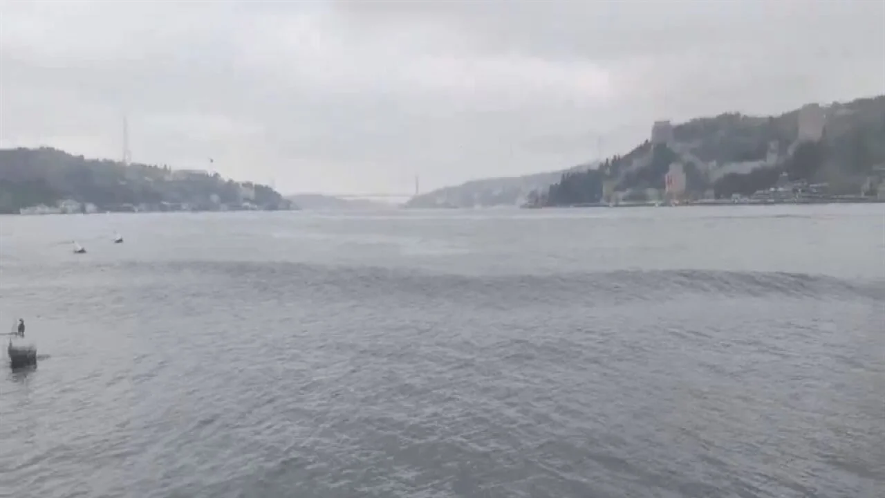 Deprem anında İstanbul Boğazı'nda oluşan dalgalar görüntülendi