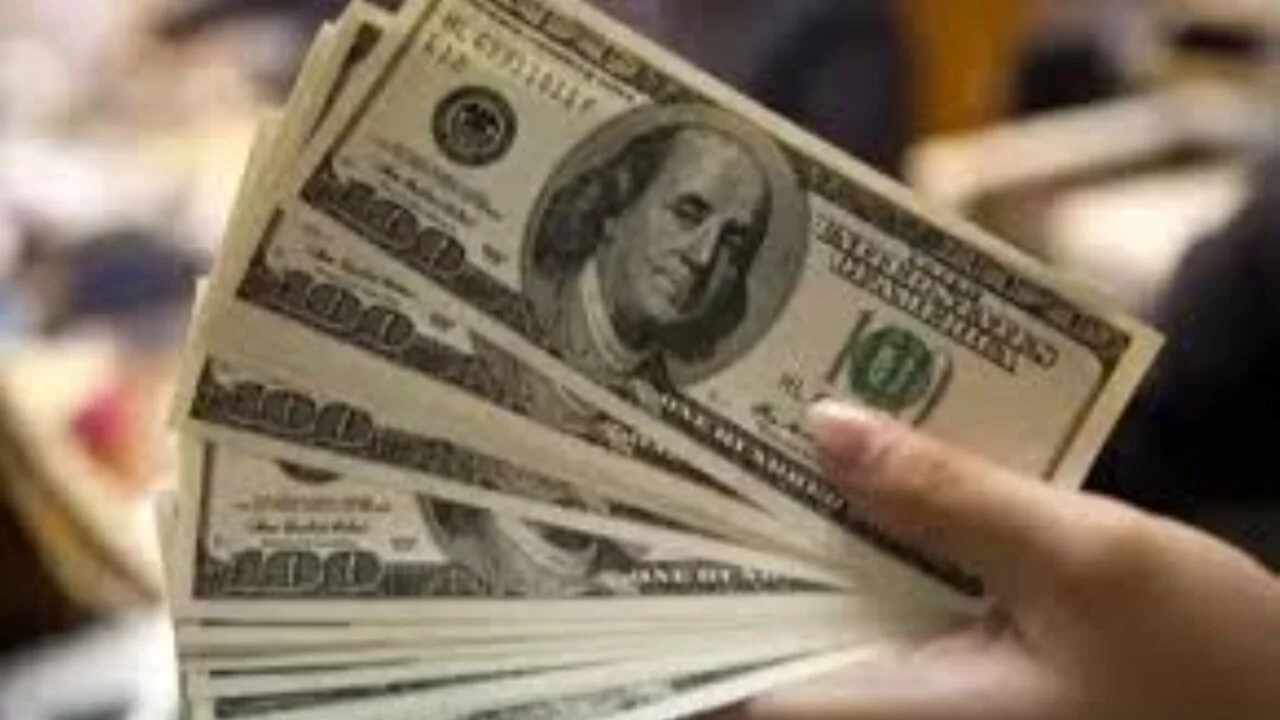 Dolar, Avro ve Sterlin yatırımcının gündeminde: Kurda son durum