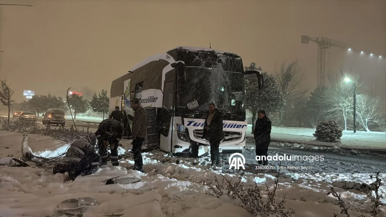 Erzincan'da feci yolcu otobüsü kazası