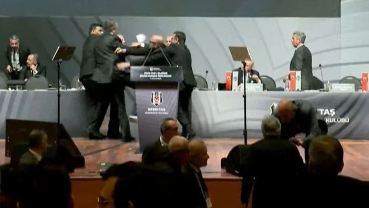 Eski Beşiktaş Başkanı Hasan Arat'a yumruklu saldırı