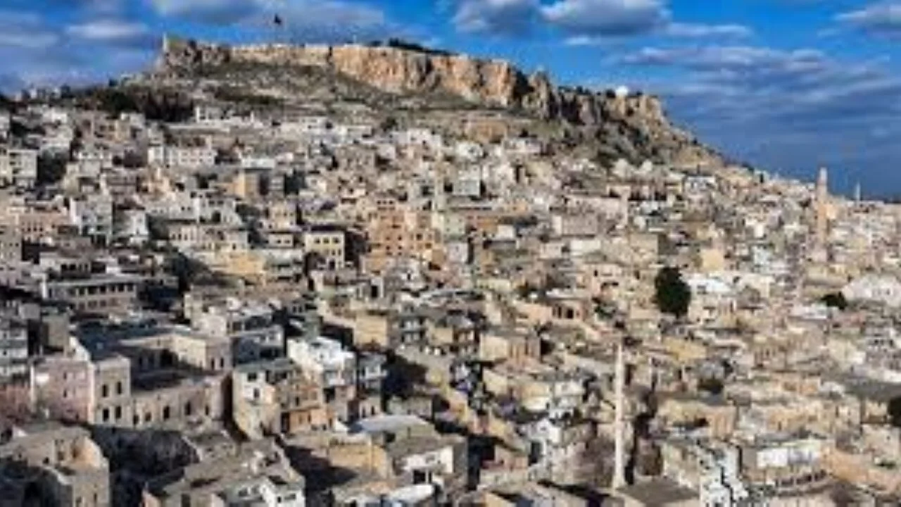 Güneydoğu'nun şiirsel kentlerinden Mardin'de ziyaretçiler zamanın izini sürüyor