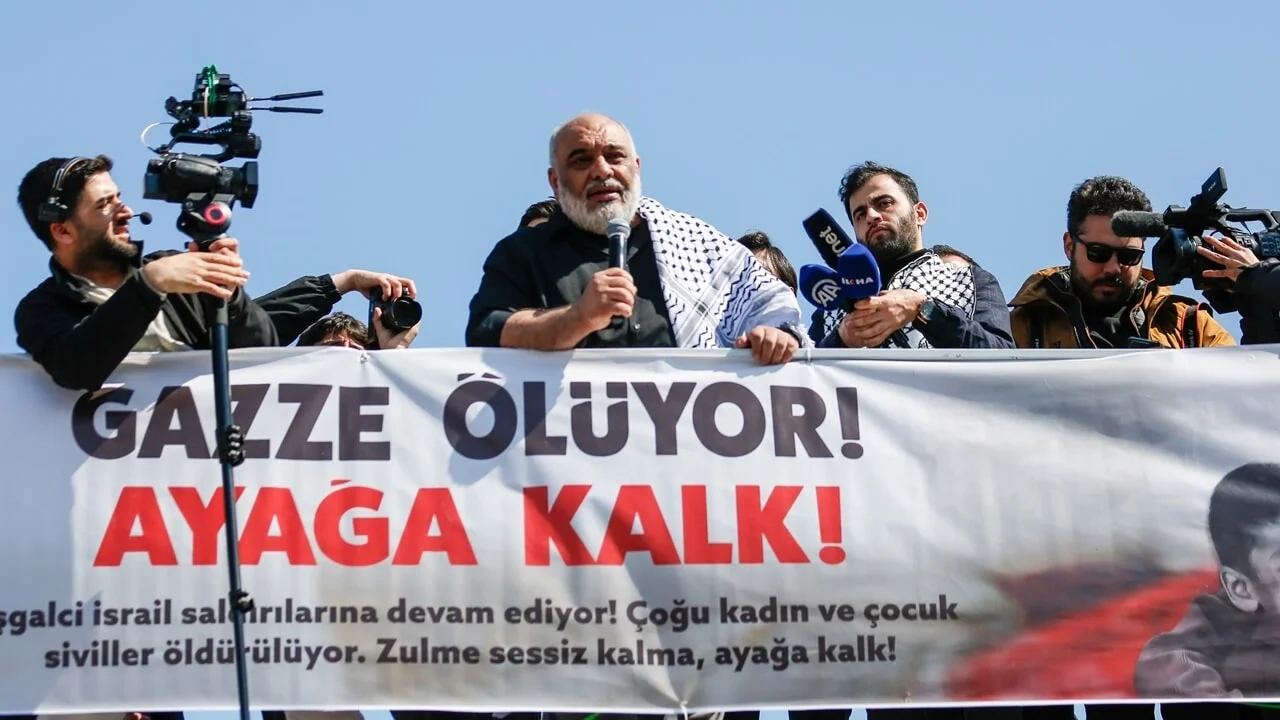 İstanbul'da 300 bin kişinin katılımıyla büyük Gazze yürüyüşü