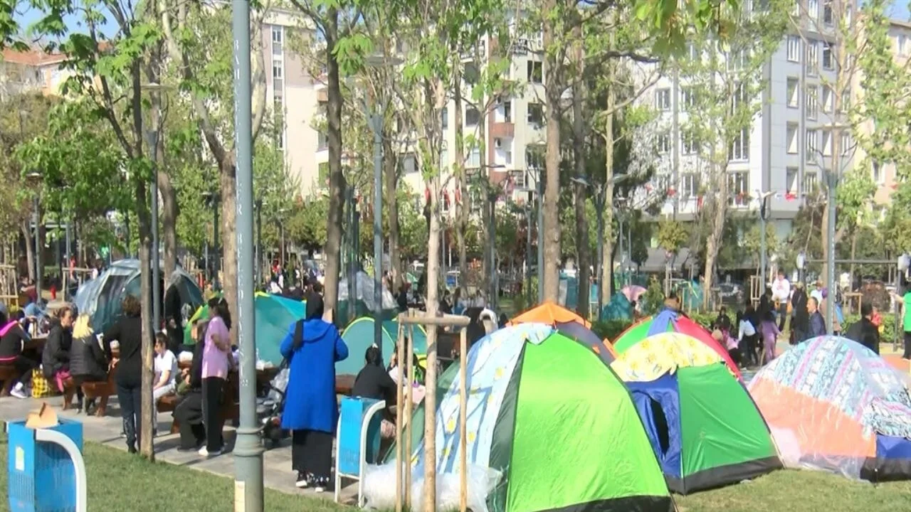 İstanbul'da 'deprem travması': Nöbet sürüyor