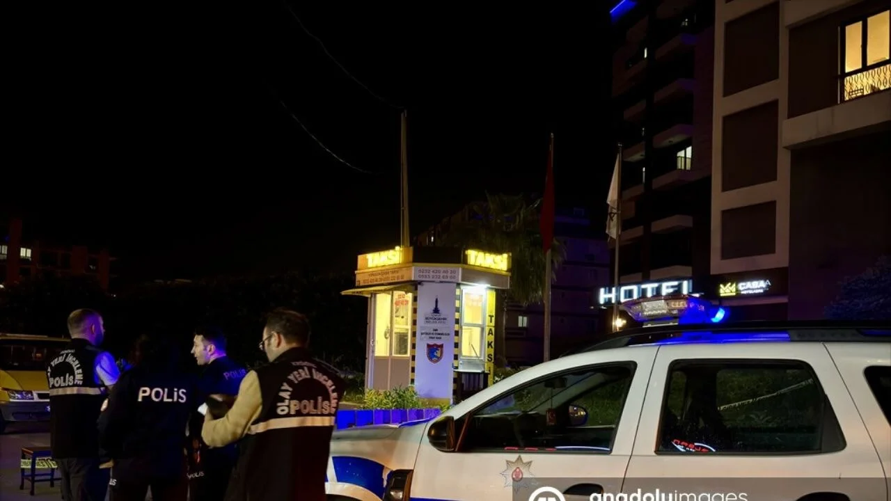 İzmir Buca'da bıçaklı kavga: Taksi yüzünden kan döküldü!