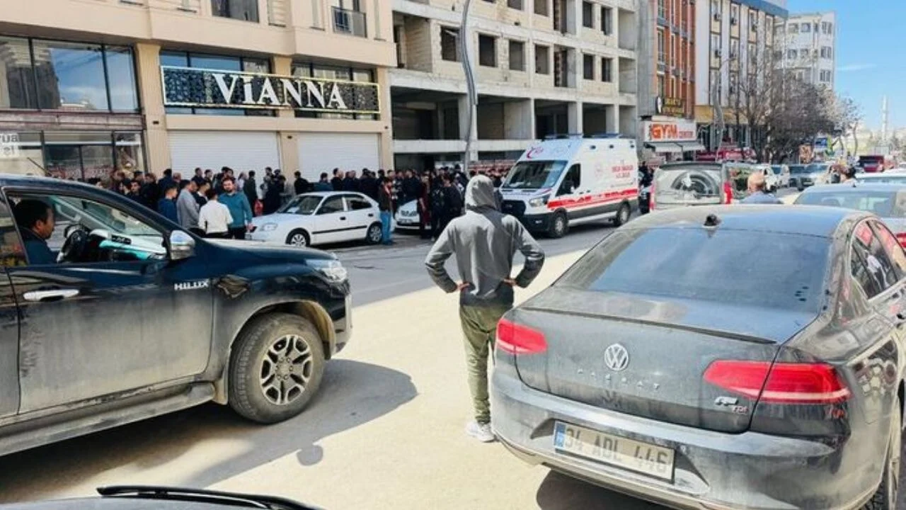 Kanlı olay! Giyim mağazasına silahlı saldırıda ölü ve yaralılar var