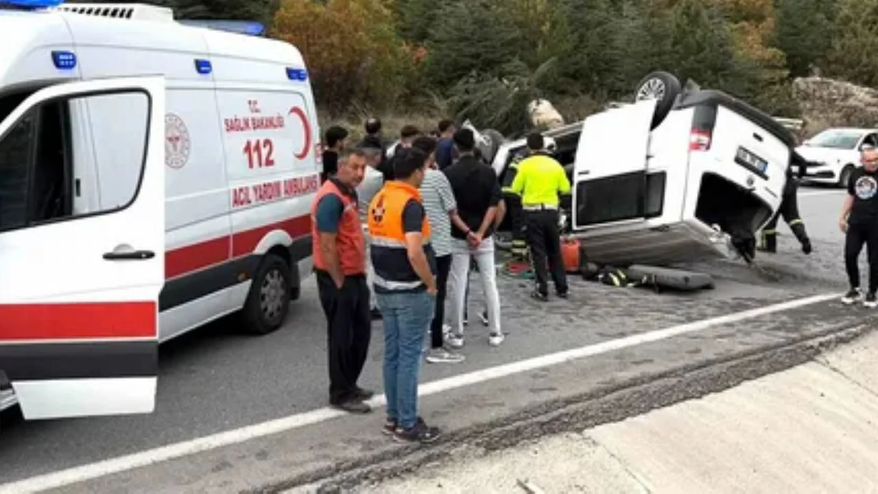 Kütahya-Afyon yolunda trafik faciası