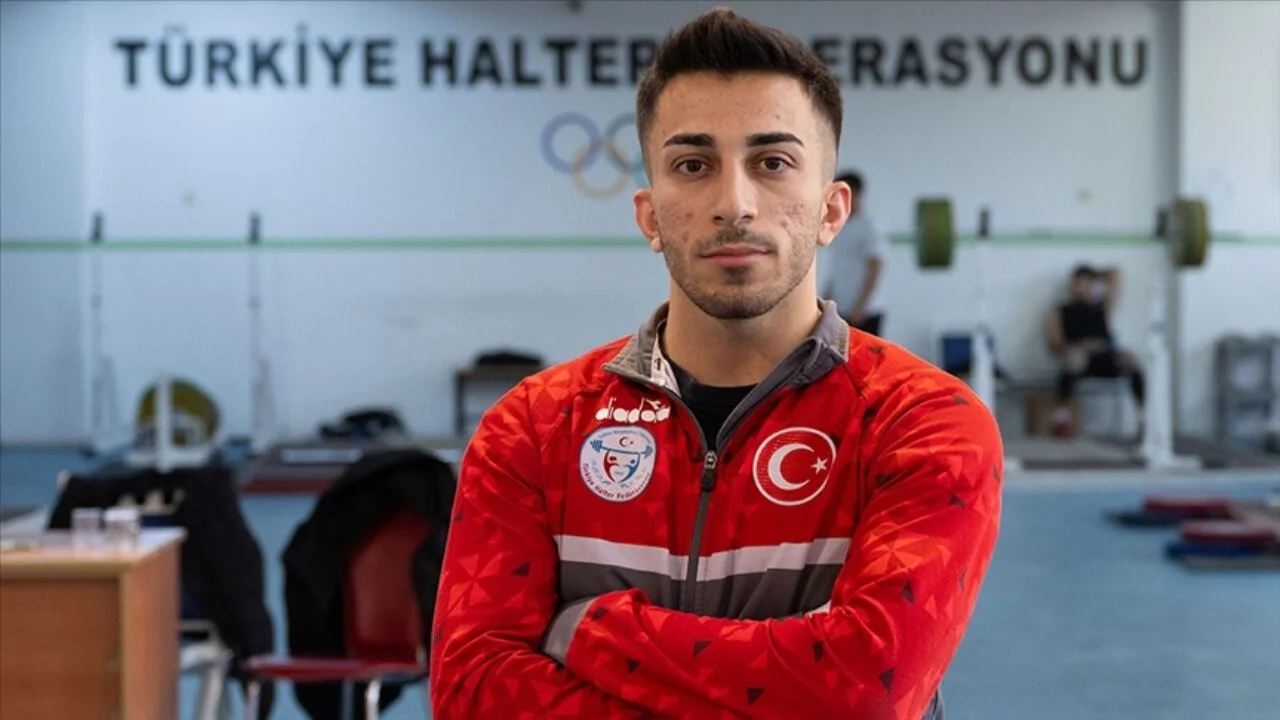 Milli halterci Harun Algül, altın madalya kazandı
