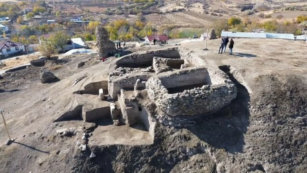 Tadım'da tarih fışkırdı: 6 bin yıllık kutsal ocaklar gün yüzüne çıktı