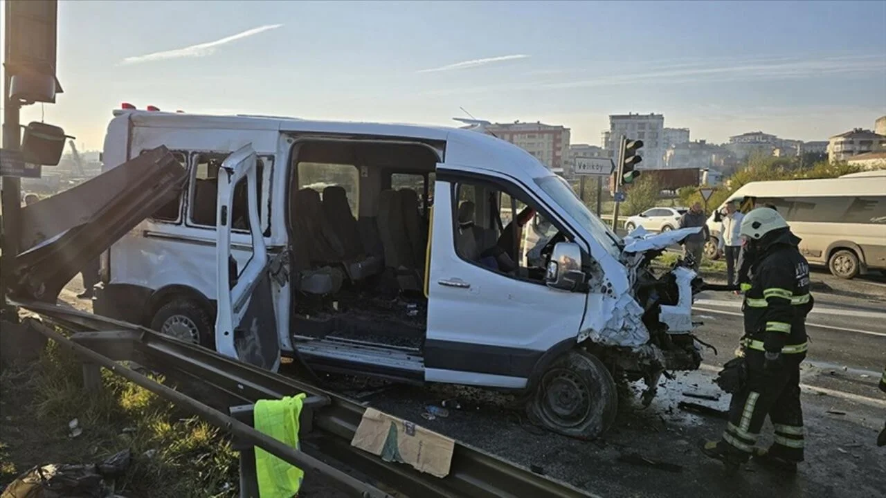 Tekirdağ'da korkunç kaza: İşçi servisleri kafa kafaya çarpıştı
