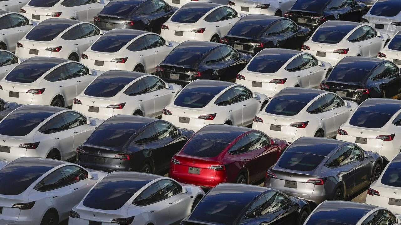 Tesla batıyor: Satışlar dibe vurdu, kar hızla geriliyor