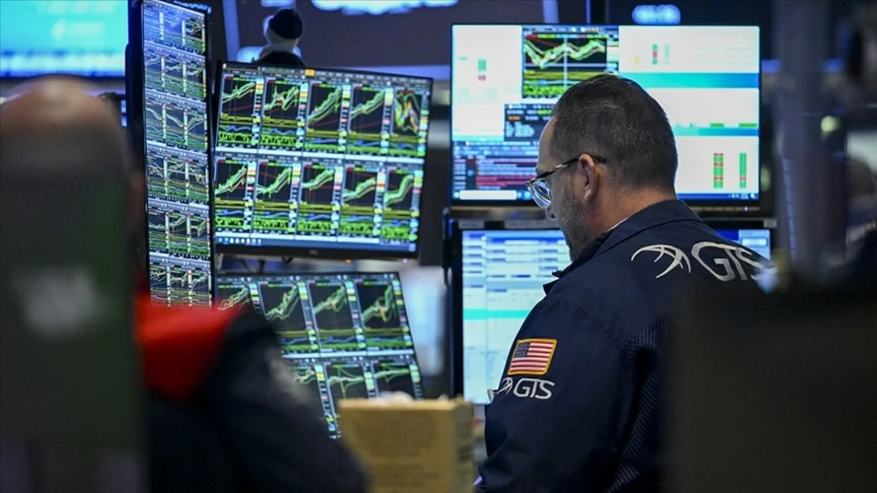 Trump yine piyasaları sarstı: Altın düştü, borsalar yükseldi!