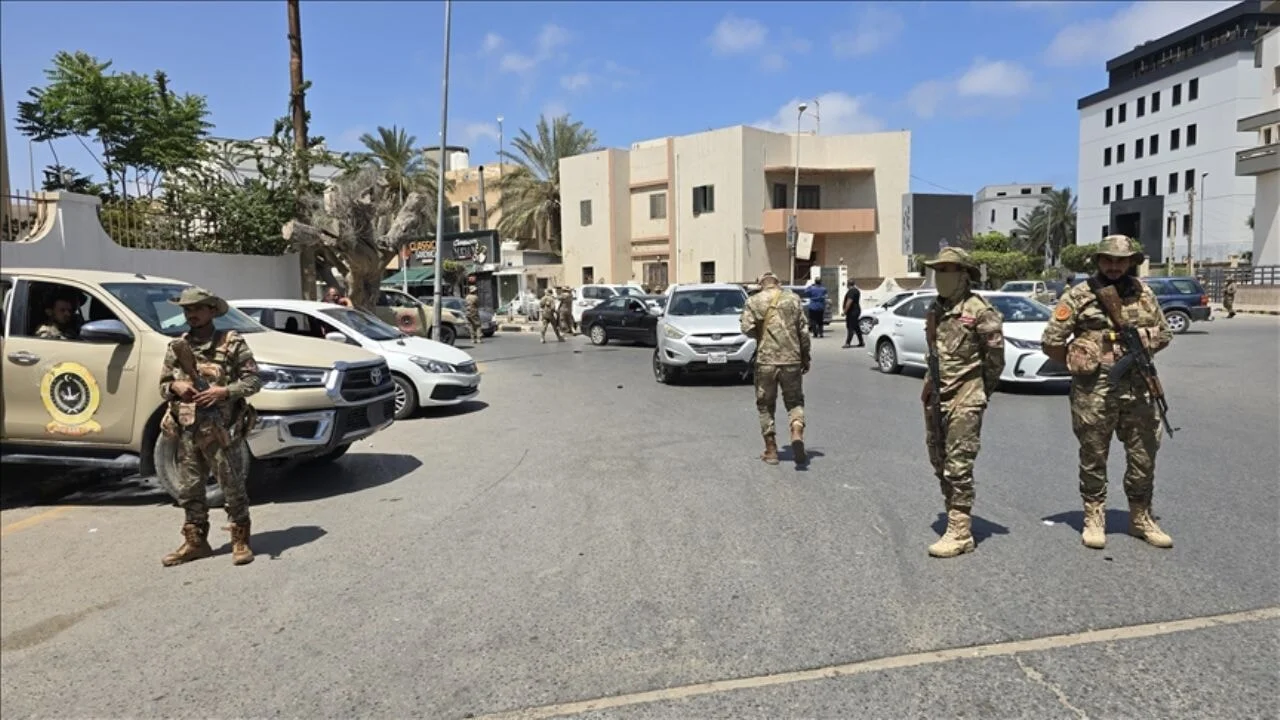 AA, Libya'nın başkenti Trablus'ta emniyet güçlerinin kontrol altına aldığı bölgeleri görüntüledi