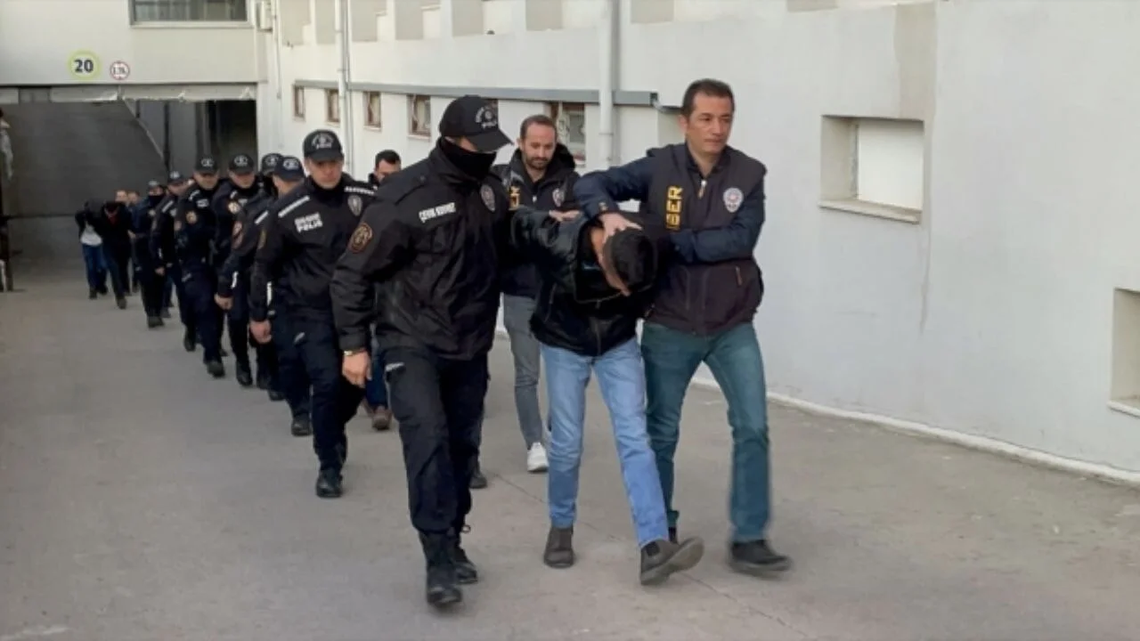 Adana'da dev dolandırıcılık operasyonu: 55 zanlı tutuklandı!