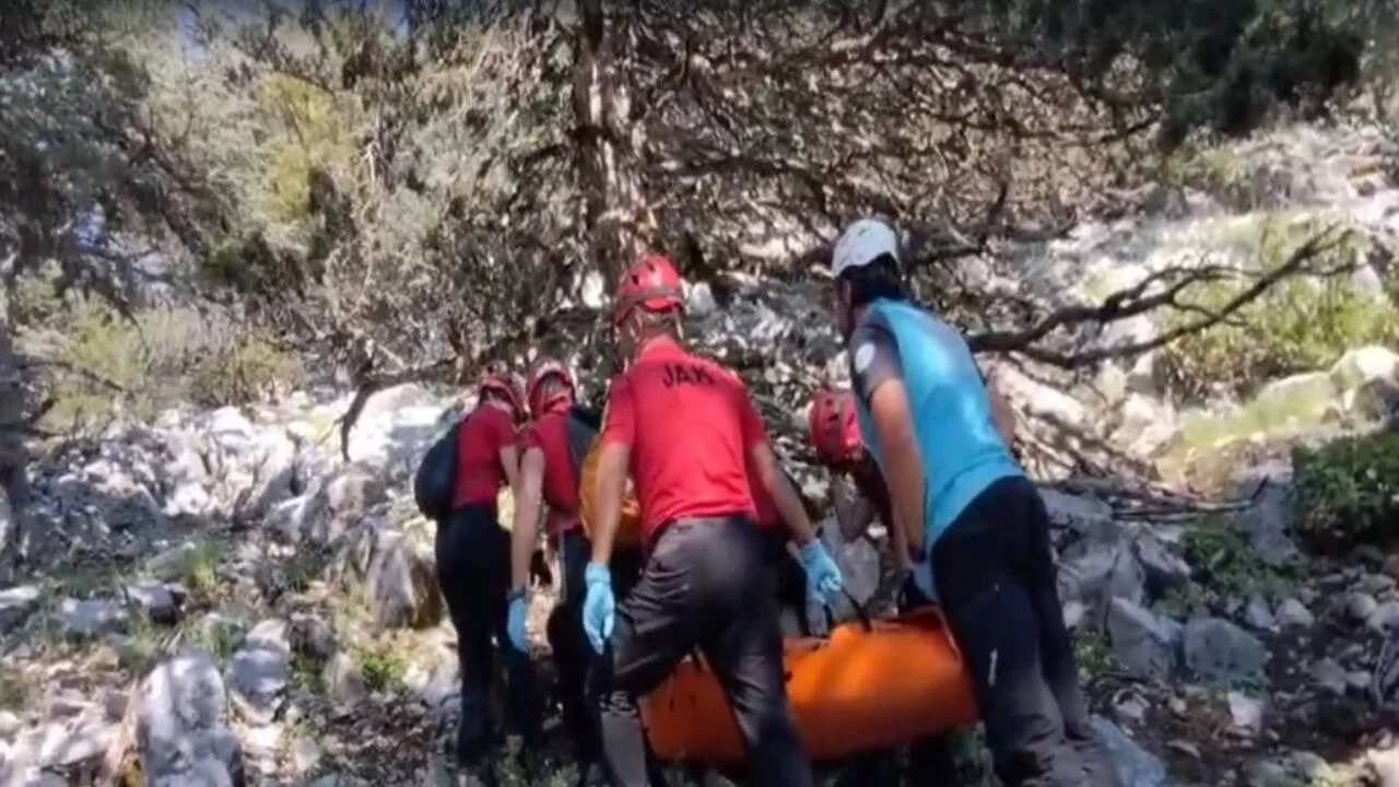 Alman paraşütçü, Muğla'da kayalıklara düşerek öldü