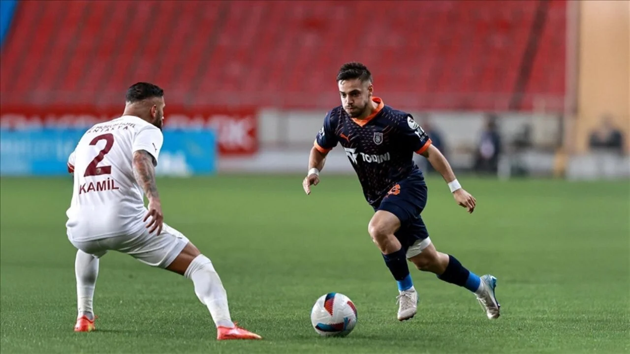 Başakşehir, Hatayspor'u 4-2 yenerek Süper Lig'deki iddiasını sürdürdü!