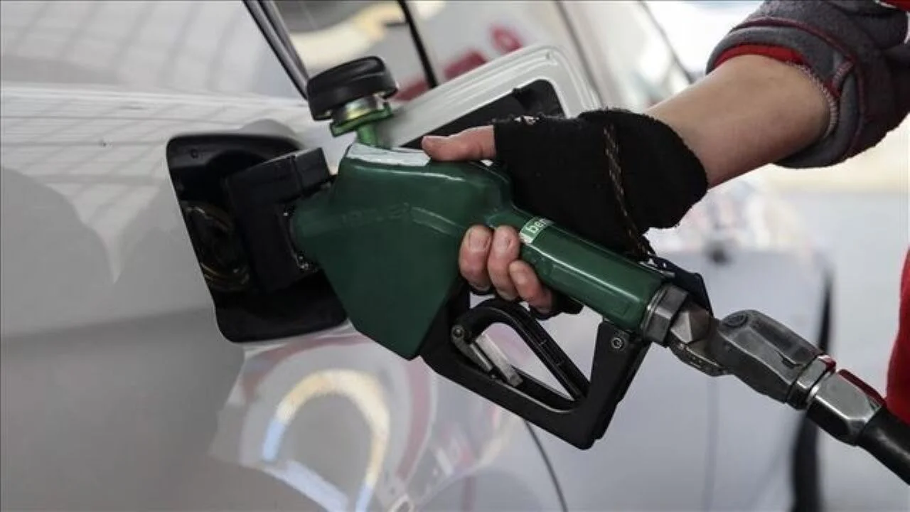 Benzine gece yarısı zammı!