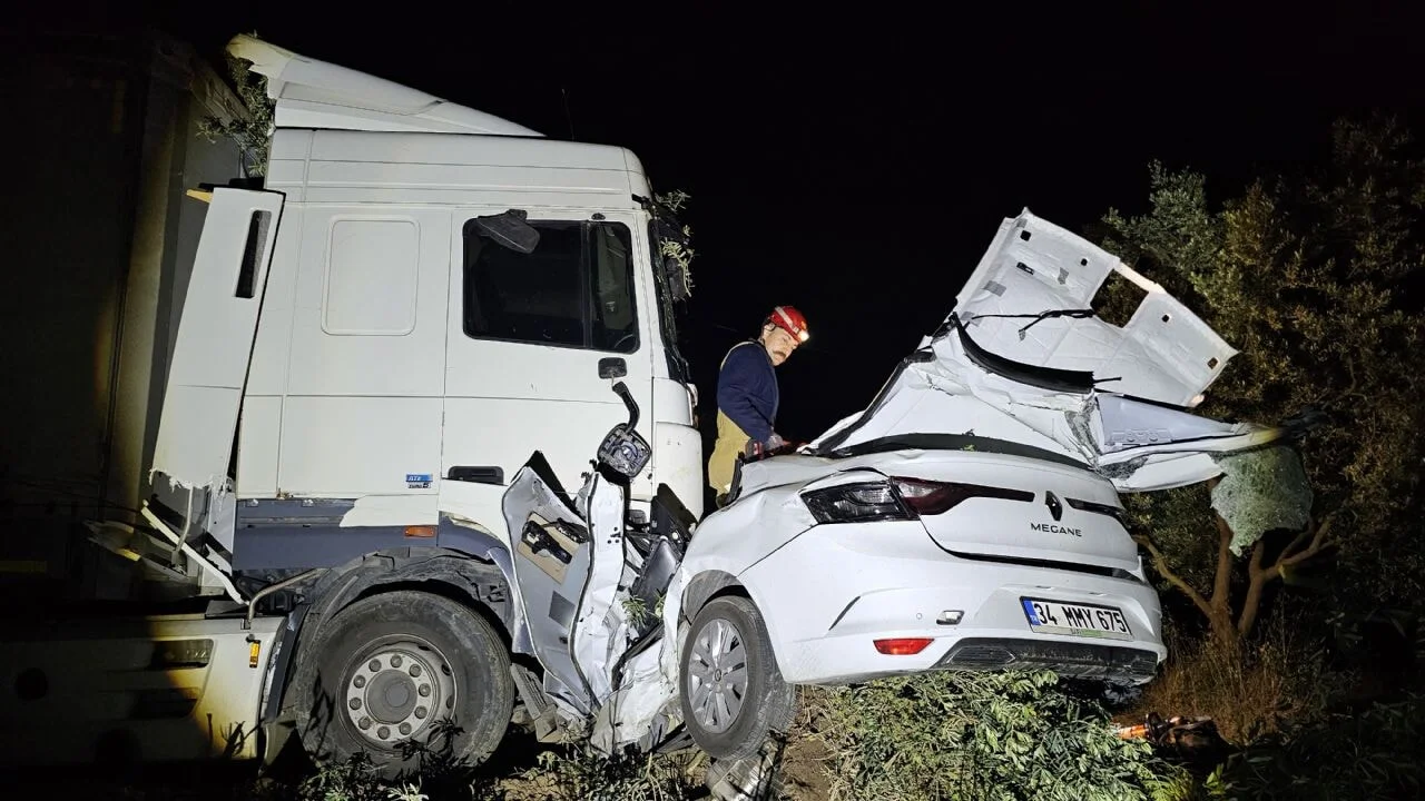 Bursa'da trafik faciası! Tırla çarpıştı