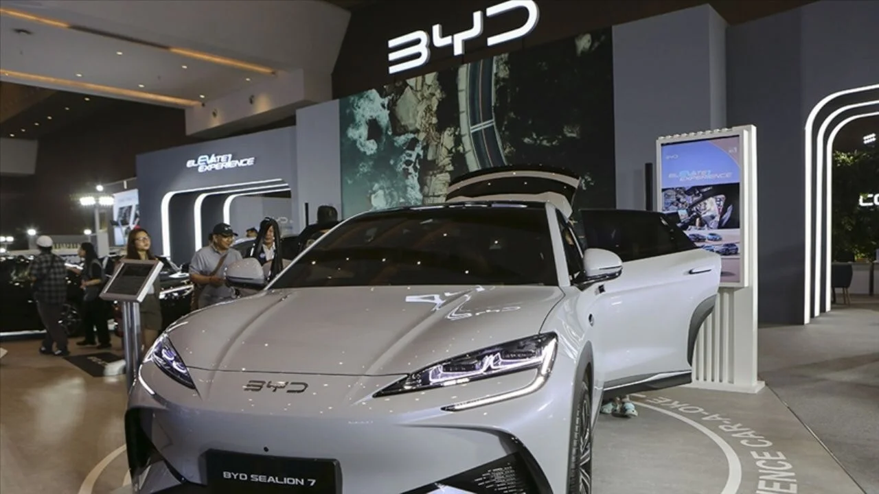 Çinli BYD Avrupa'da ilk kez Tesla'dan daha fazla sattı