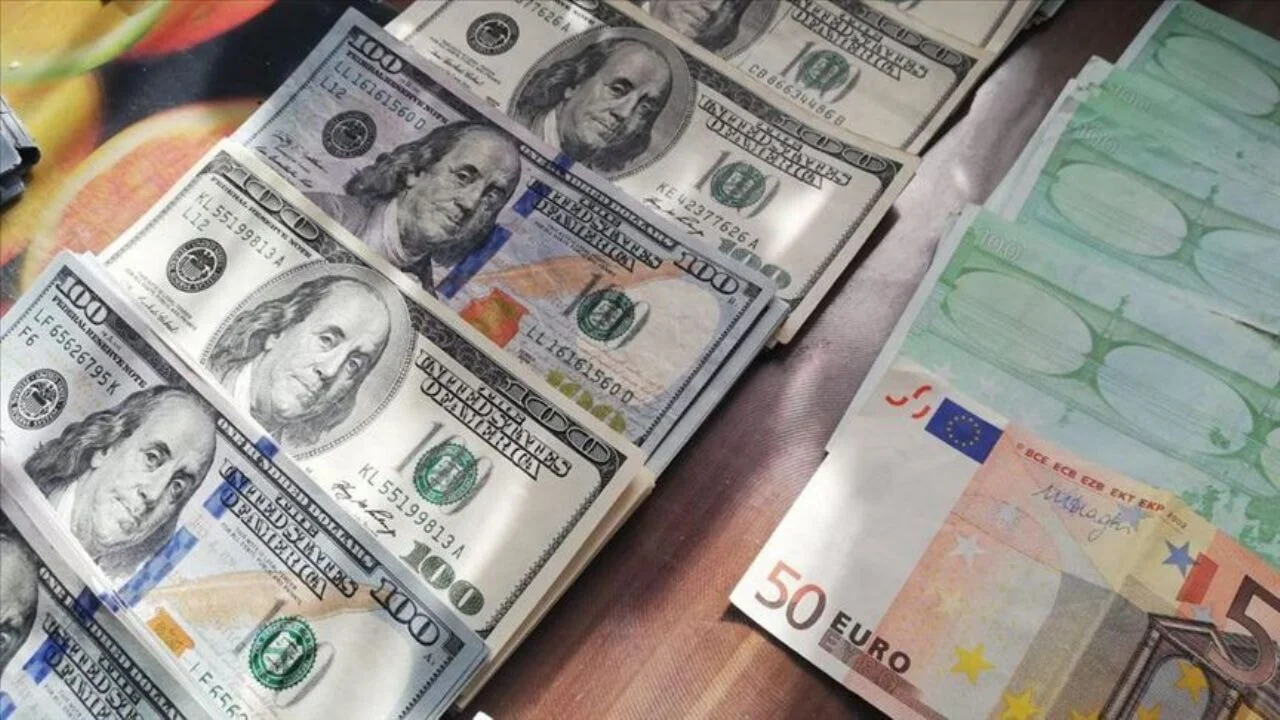 FETÖ'cünün araç cam sileceği ve su saati kutusuyla para transferi ifşası