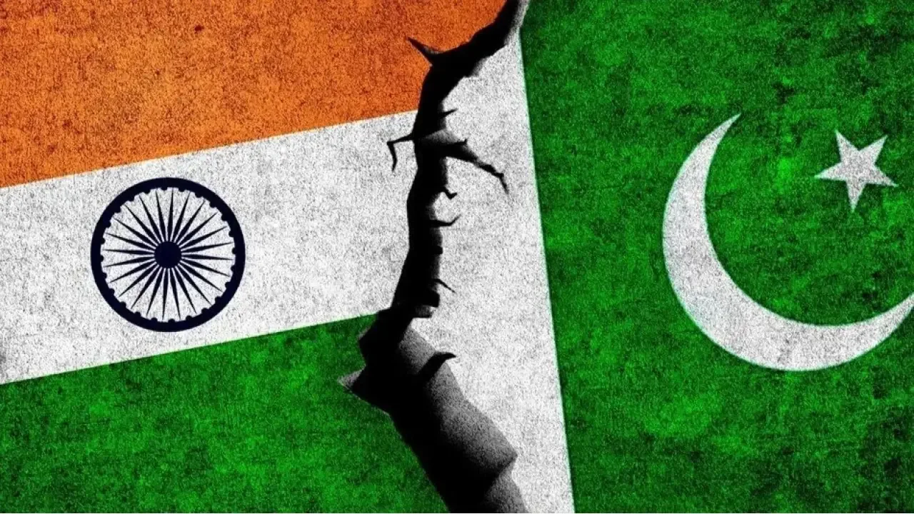 Hindistan, Pakistan'ı vurdu! Sınırda savaş!
