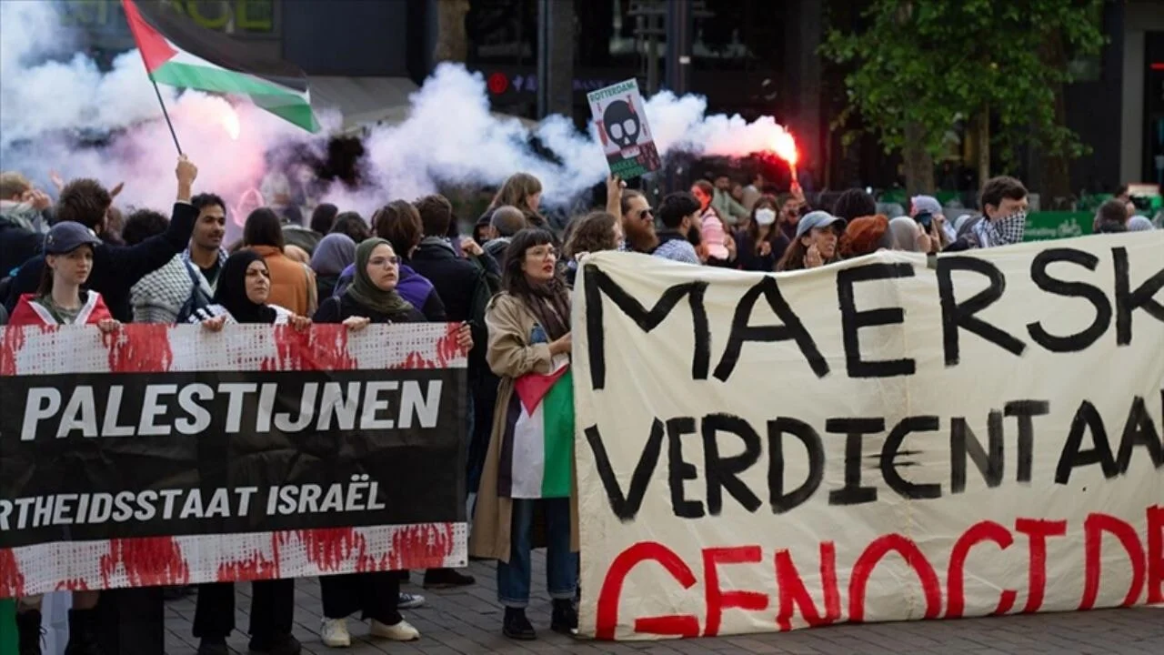 Hollanda'da F-35 protestosu: 'Maersk soykırımdan kazanıyor'