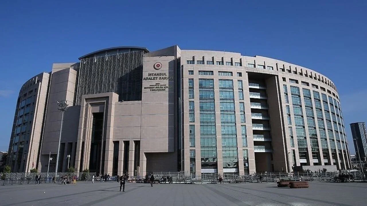 İBB'de yolsuzluk şoku büyüyor! Örgüt paralarını taşıyan isim gözaltında