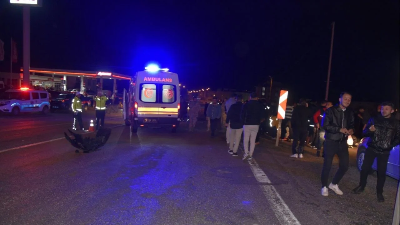 İki otomobil çarpıştı, savrulan araç 11 kişiyi ezdi!