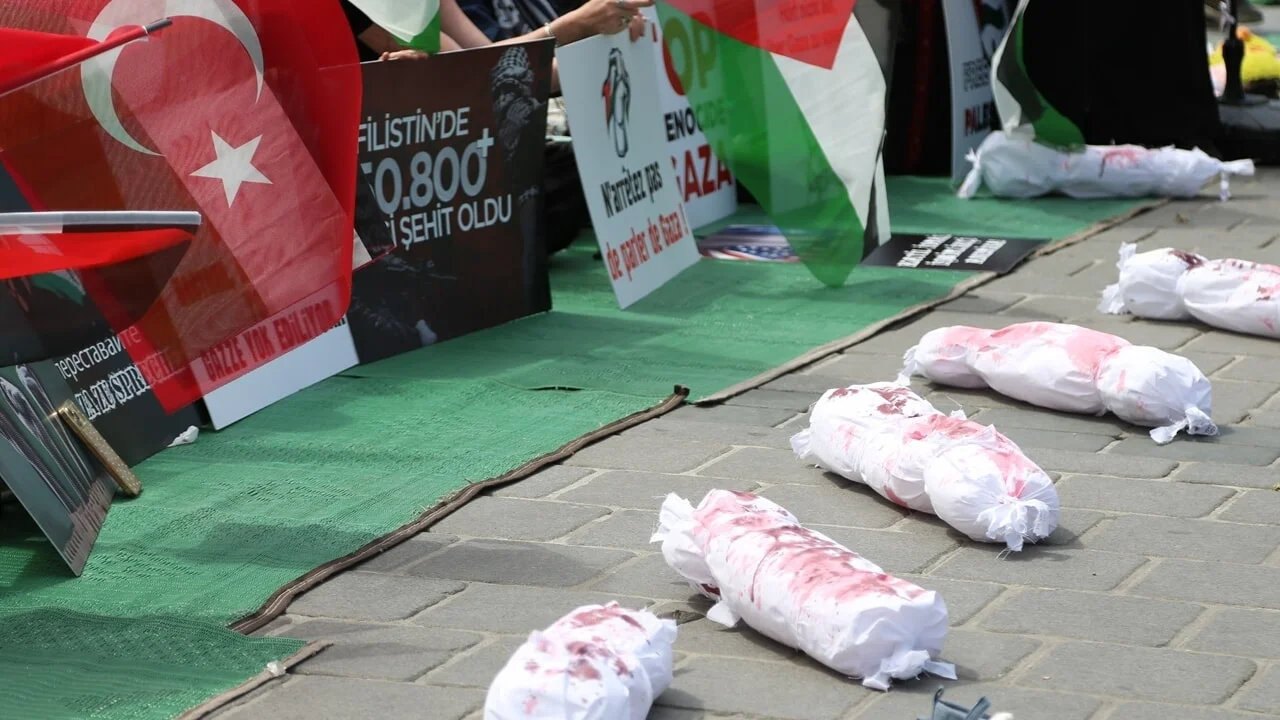 İstanbul'da kadınlardan Gazze'ye destek eylemi