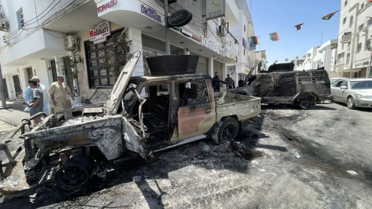 Libya'nın başkenti Trablus karıştı; yetkililerden açıklamalar...