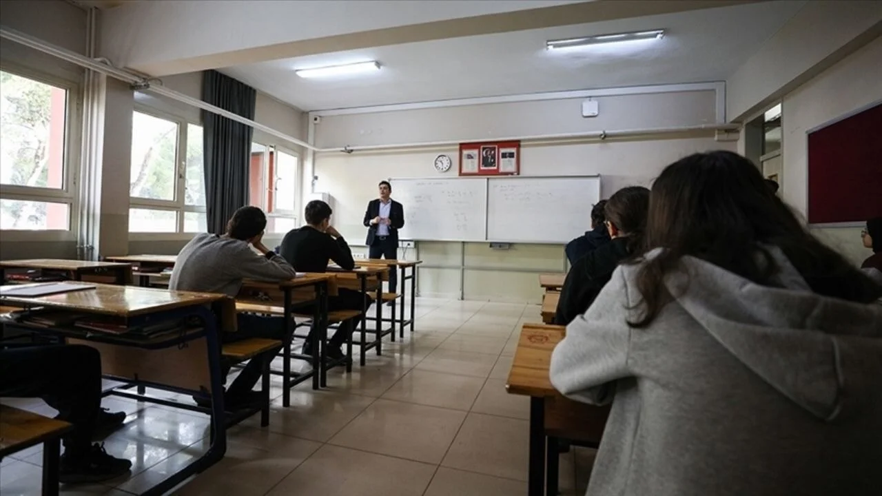 Öğretmen adayları dikkat! MEB başvuru süresi bugün sona eriyor