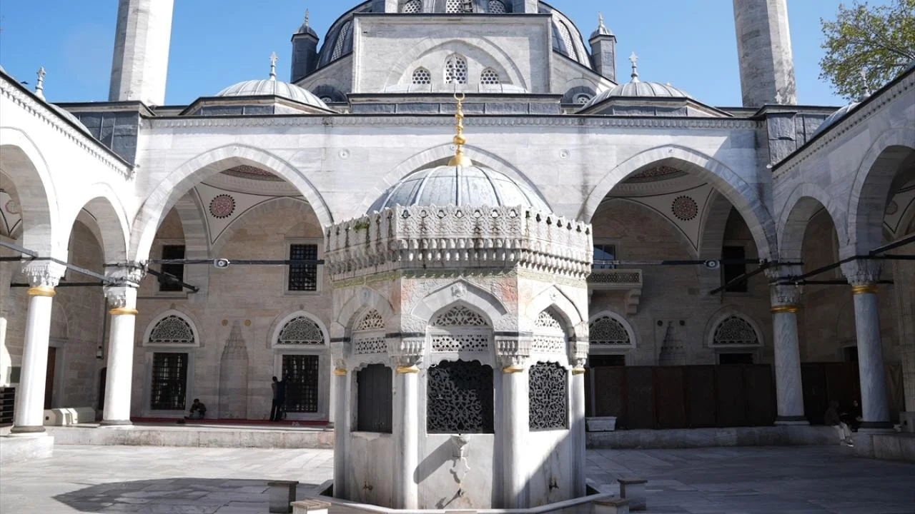 Osmanlı'nın merhamet mimarisi 'kuş sebilleri' yüzyıllardır camileri süslüyor