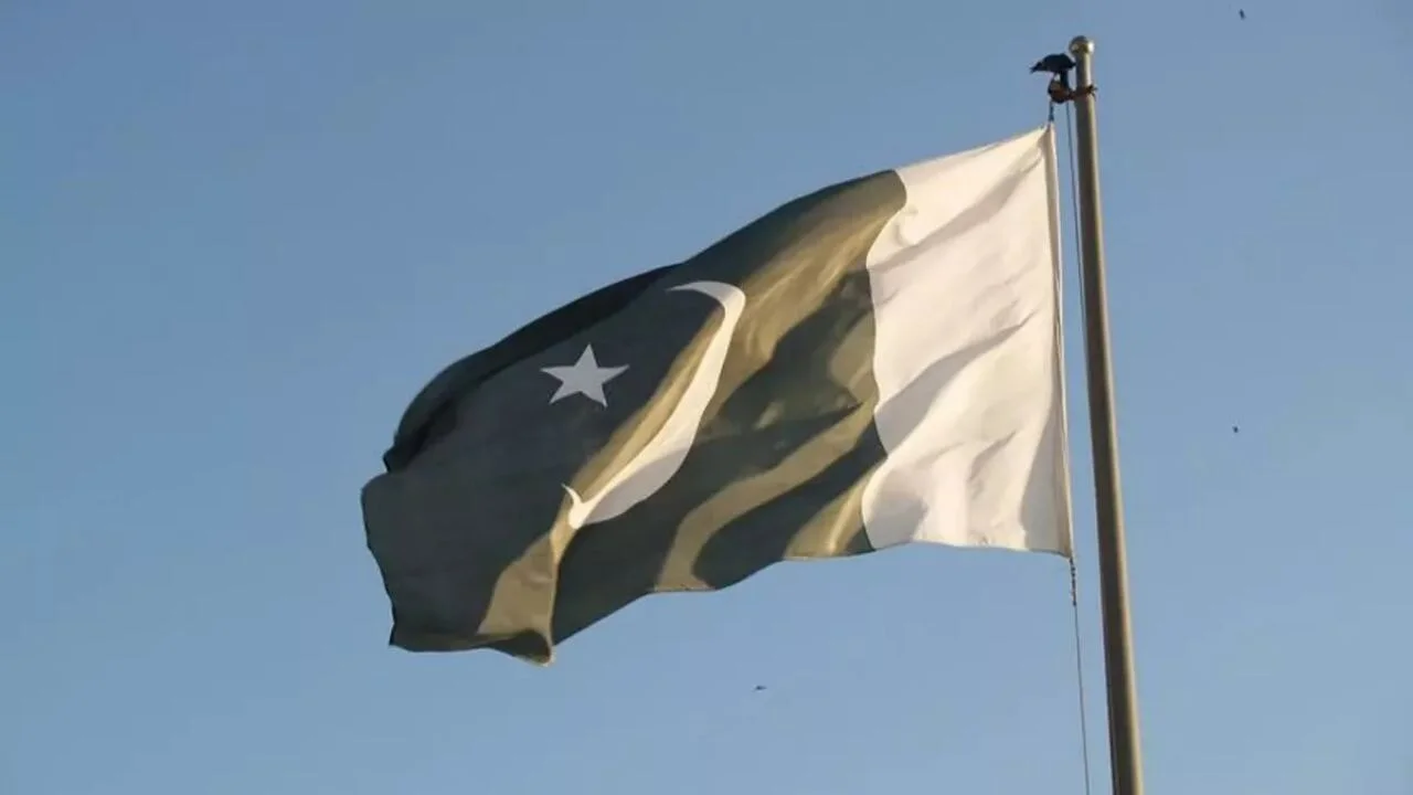 Pakistan'da uçuşlar yeniden başladı! Havalimanları faaliyete geçti