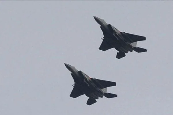 Pakistan Hindistan'a meydan okudu: Vurulan uçaklardaki pilotların isimlerini verebiliriz