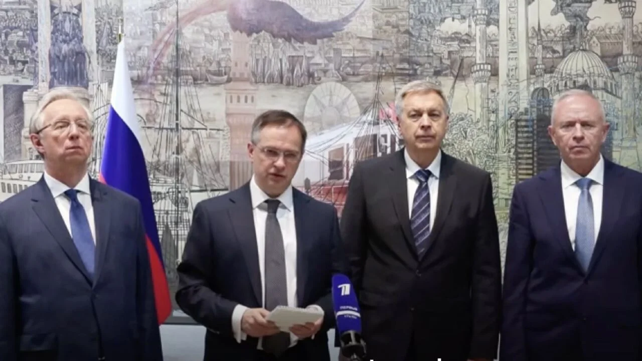 Rus heyetinin başkanı Medinskiy: 'Müzakerelerdeki sonuçlardan memnunuz ve temasları sürdürmeye hazırız'