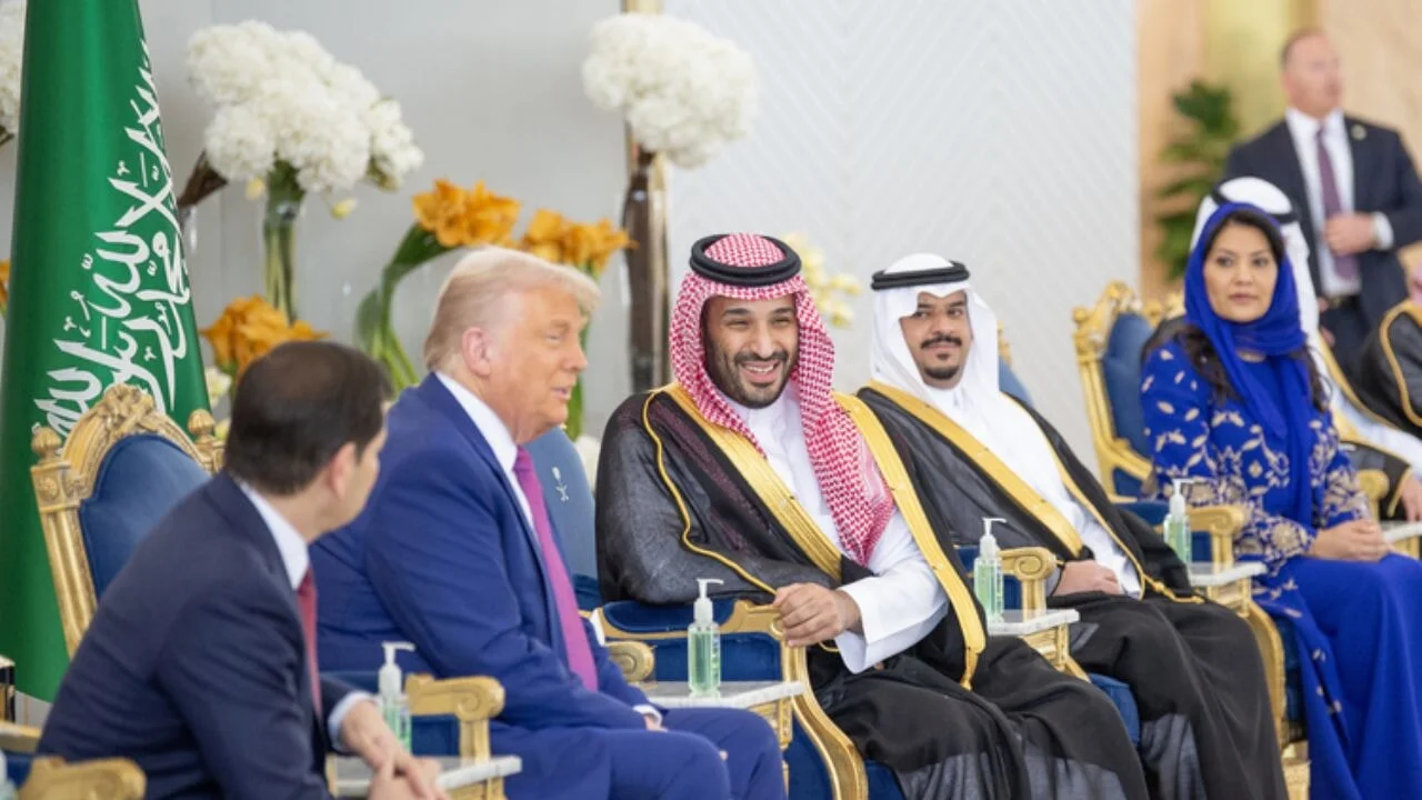 Trump, Suudi Arabistan'da: 1 trilyon dolarlık hedef