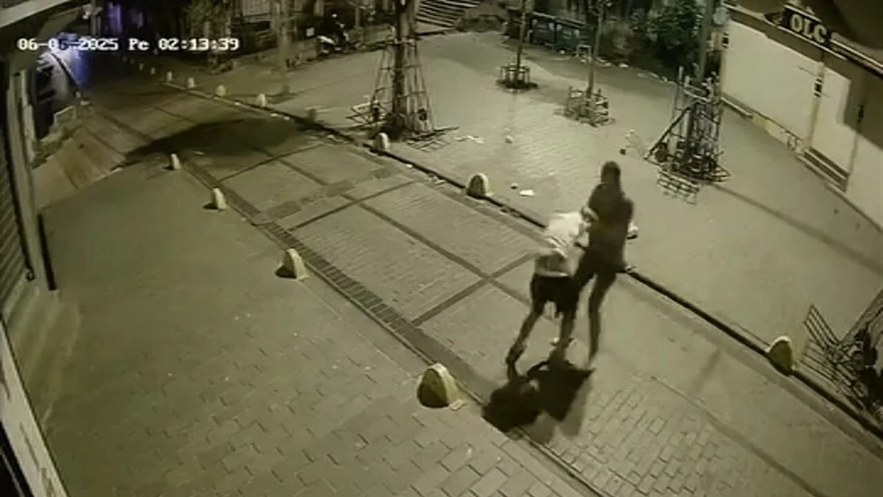Bıçakladıktan sonra başında bekledi, cep telefonunu çalıp kaçtı