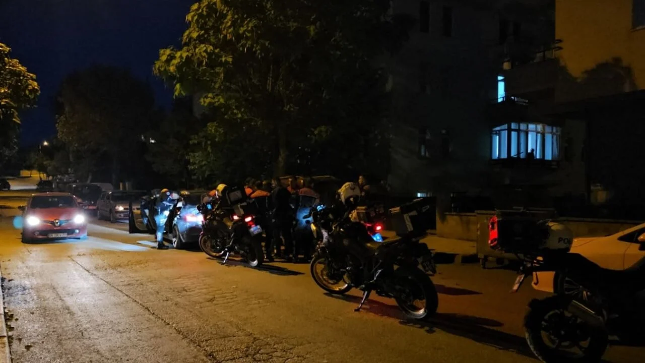 Çorum'da silahlı kavga: Polis memuru ve bir kişi vuruldu
