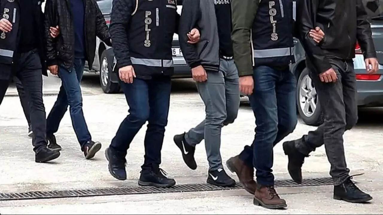 FETÖ'nün döner zinciri finans ağı deşifre edildi: 32 tutuklama