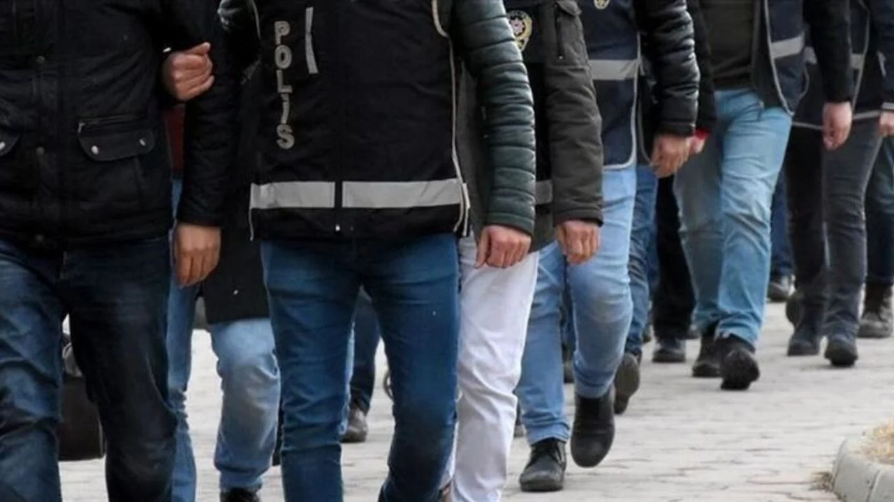 FETÖ operasyonlarında 361 gözaltı! 46 ilde eş zamanlı baskın