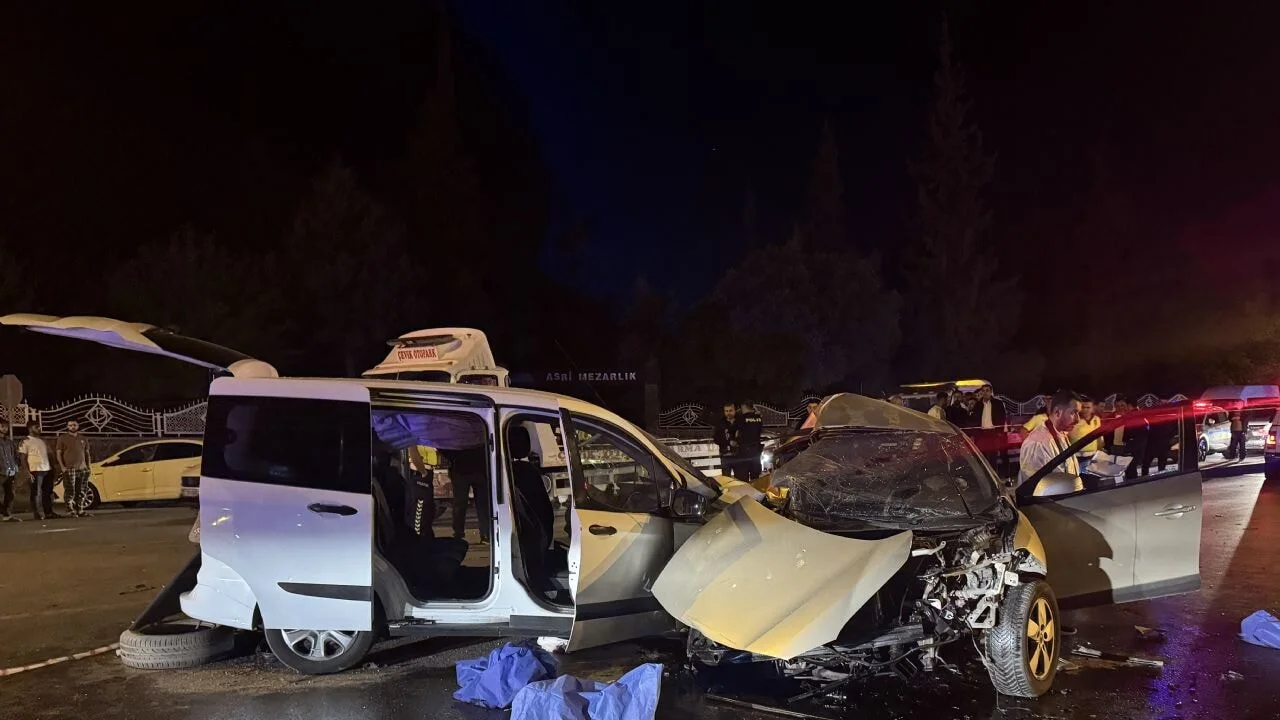 Gaziantep'te faciaya yol açan çarpışma! Çok sayıda ölü ve yaralı var