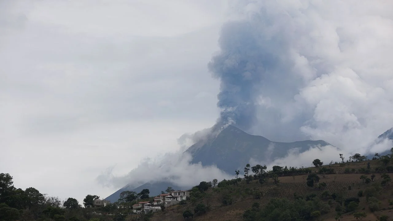 Guatemala'daki Fuego Yanardağı patladı, yüzlerce kişi tahliye edildi