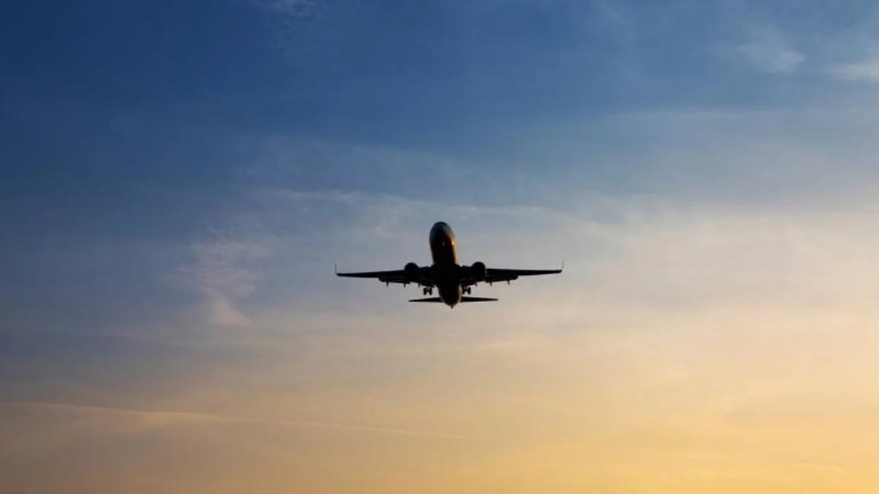 İngiltere, hava sahası açıldığında vatandaşları için Tel Aviv'den charter uçuşlar düzenleyecek