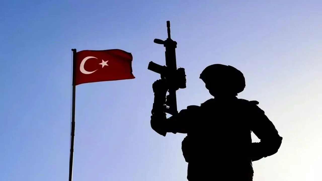 Irak'ın kuzeyinde teröristlere büyük darbe: Mağara dolusu silah ele geçirildi!