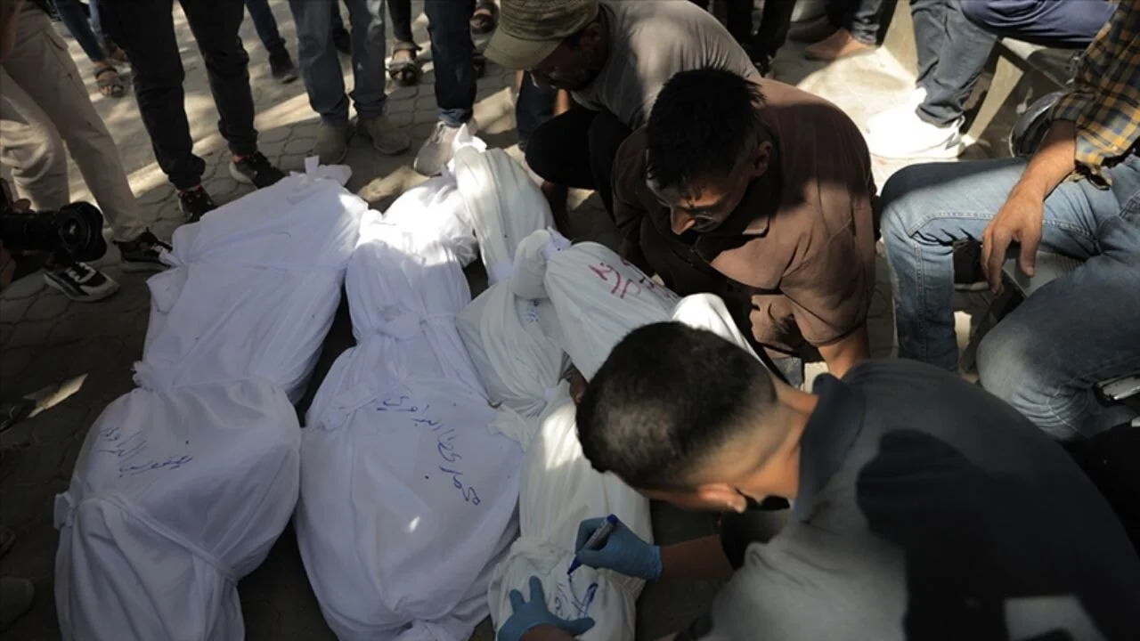 İsrail, Gazze'yi sabaha kadar bombaladı: 16 şehit