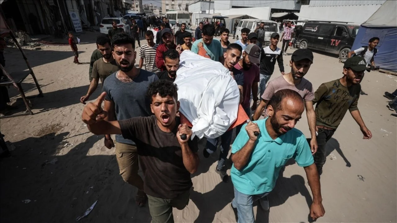 İsrail Gazze'yi vurdu: Aralarında çocukların da olduğu 62 kişi şehit