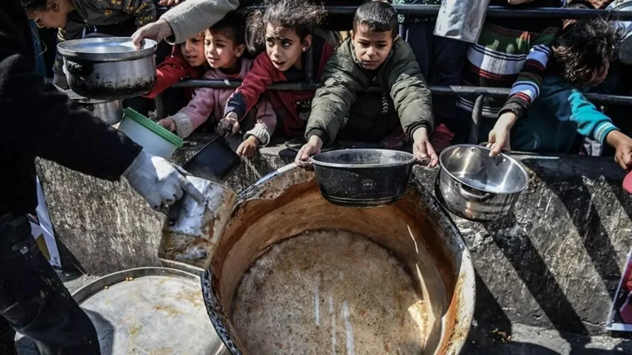 İsveç, Gazze'ye yardımları ikiye katladı, İsrail'i savaş suçu ile suçladı